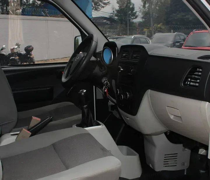 Karry Yoki Mini Furgon 2023 blanco10