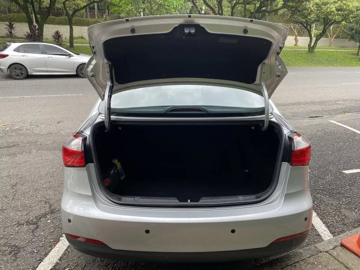 Kia Cerato Pro 1.6 Ex At 4x2 2015 Plateado