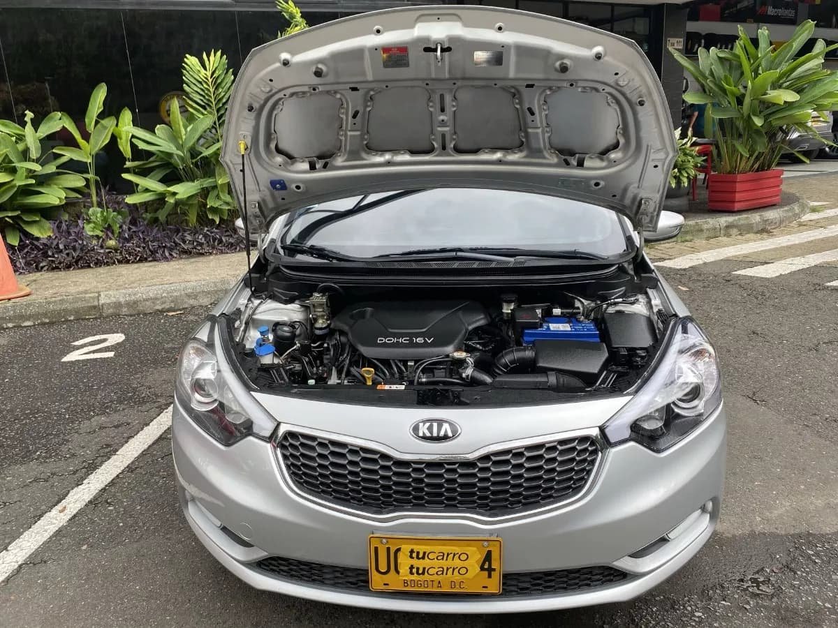 Kia Cerato Pro 1.6 Ex At 4x2 2015 Plateado