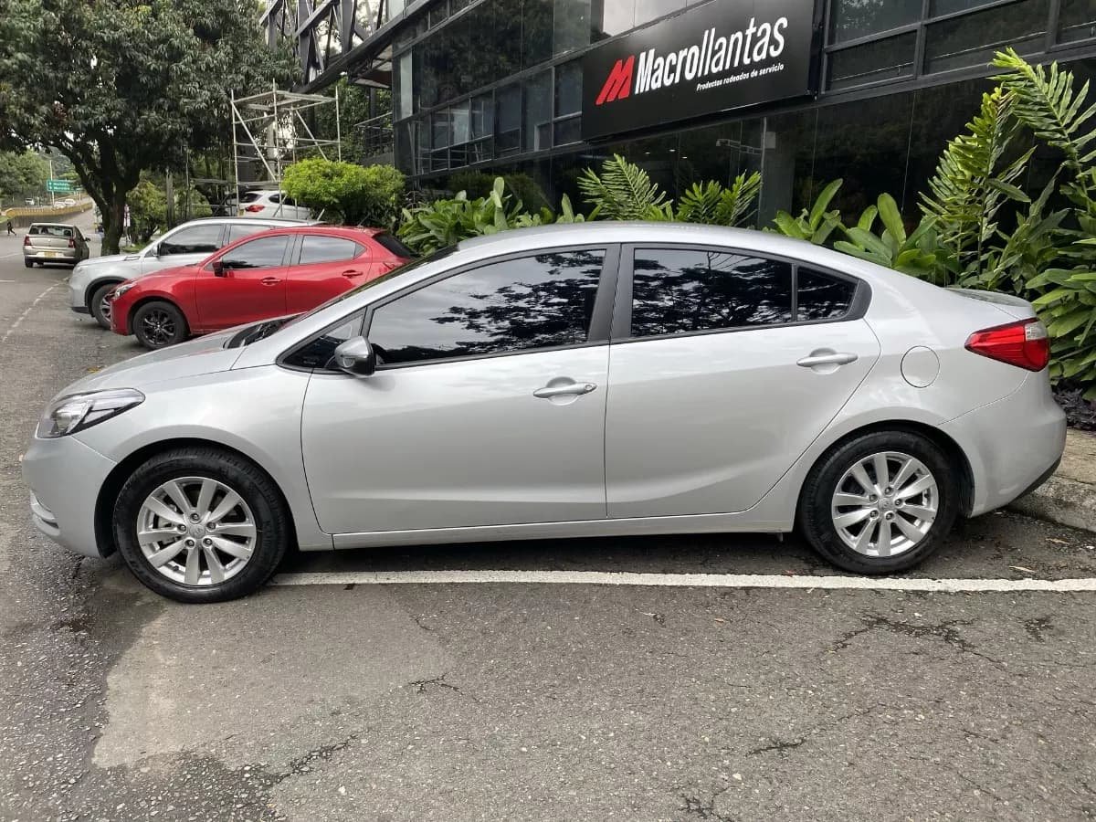 Kia Cerato Pro 1.6 Ex At 4x2 2015 Plateado