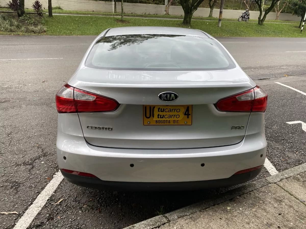Kia Cerato Pro 1.6 Ex At 4x2 2015 Plateado