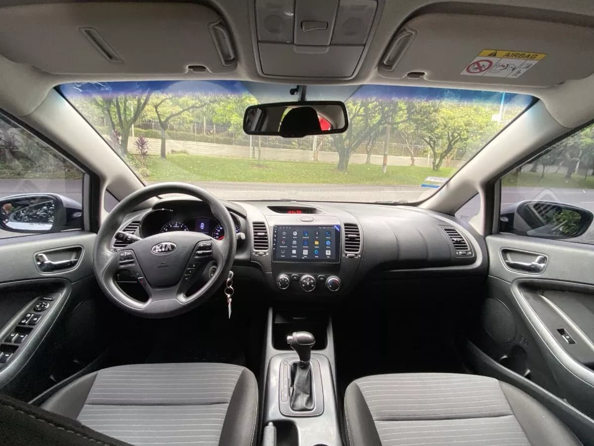 Kia Cerato Pro 1.6 Ex At 4x2 2015 Plateado