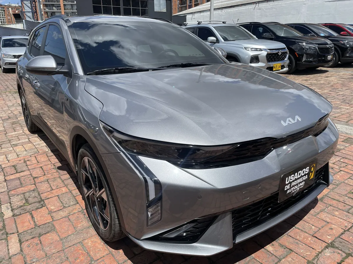 Kia K3 Cross 2026 Gris Bogotá