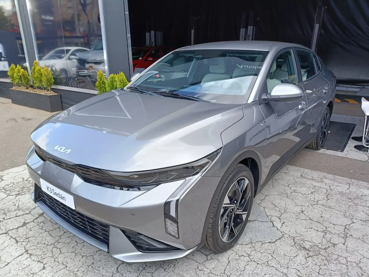 Kia K3 GT Line 2026 Gris Bogotá