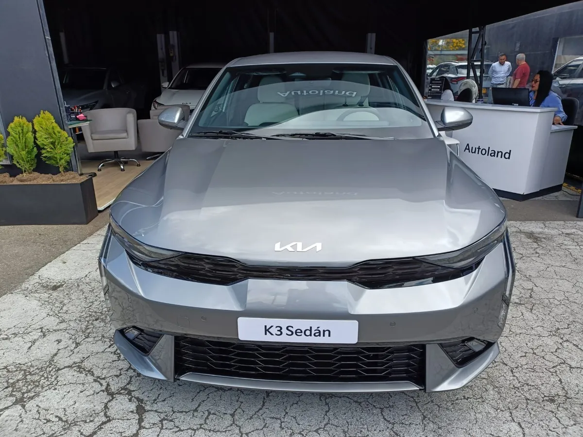 Kia K3 GT Line 2026 Gris Bogotá