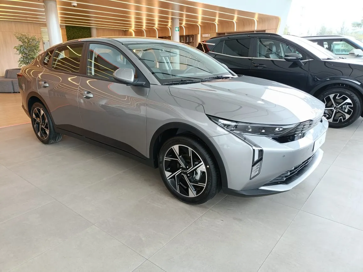 Kia K3 Zenith 2026 Gris Bogotá