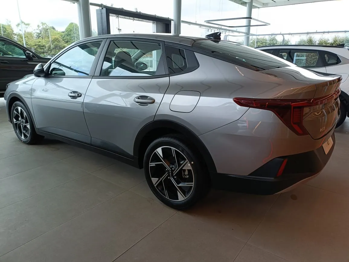 Kia K3 Zenith 2026 Gris Bogotá