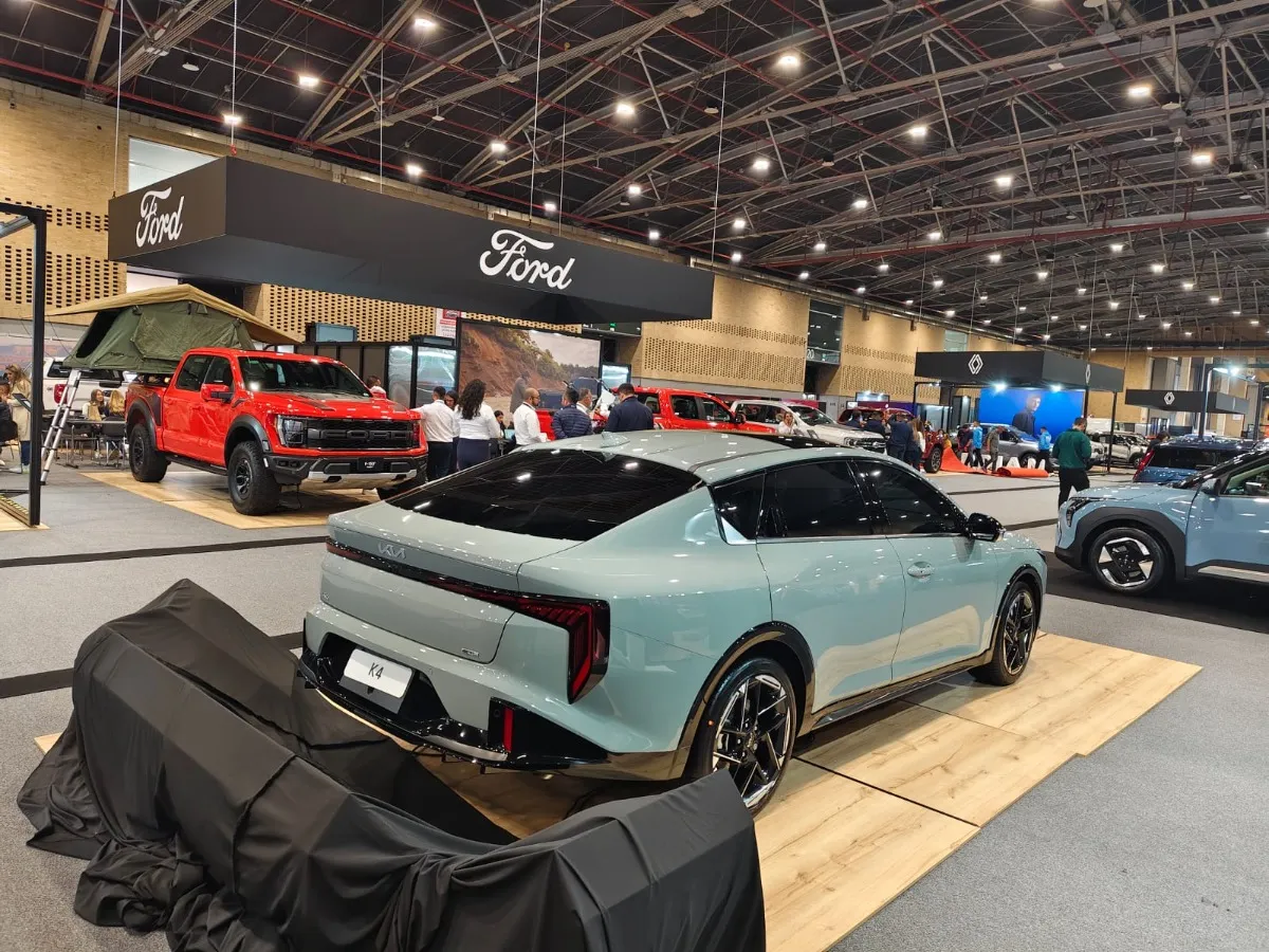 Kia K4 GT Line 2025 Gris Medellín