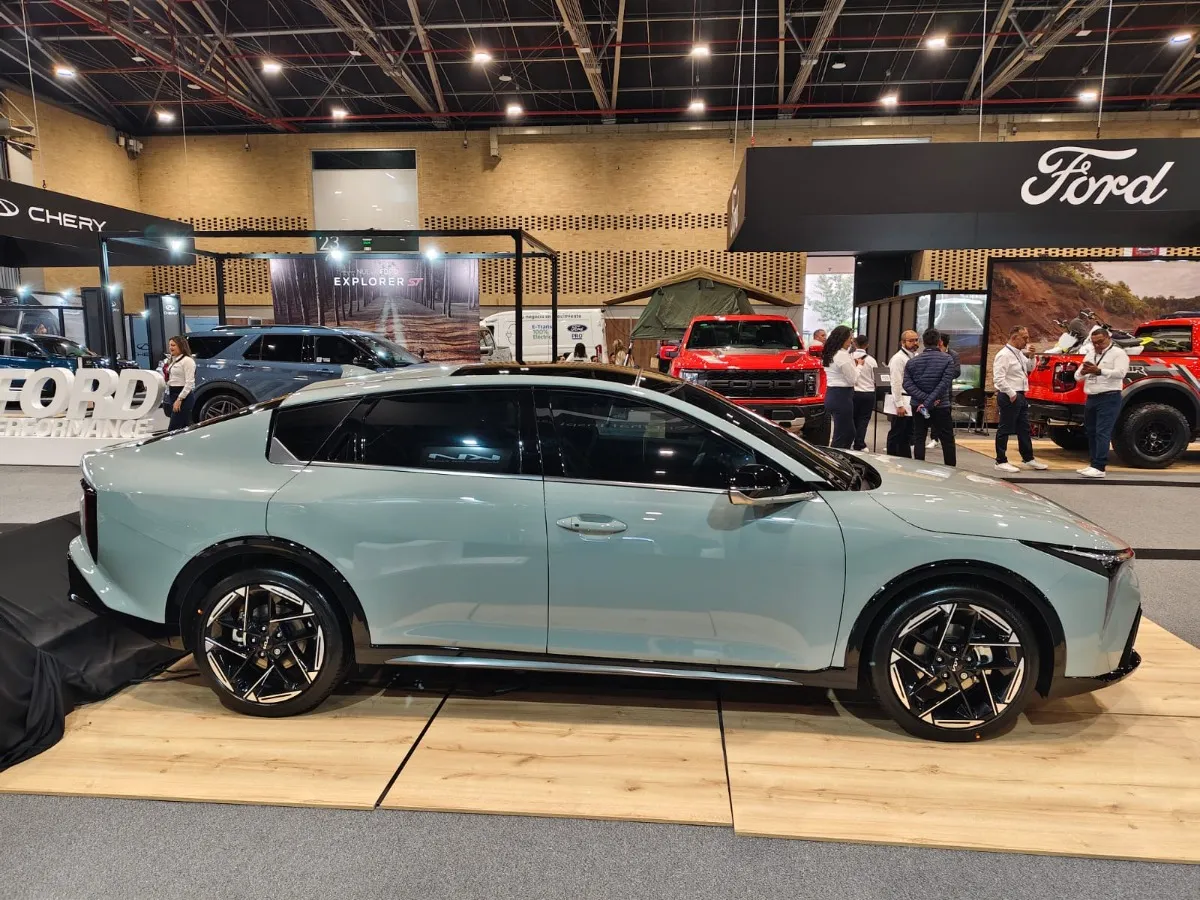 Kia K4 GT Line 2025 Gris Medellín