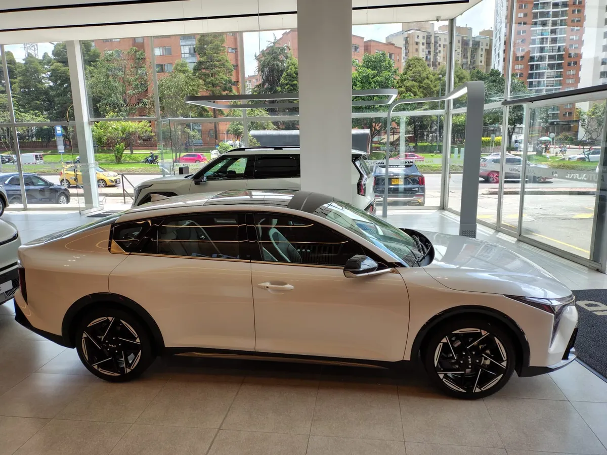 Kia K4 GT Line 2026 Blanco Bogotá