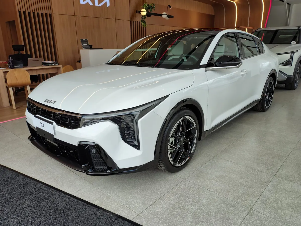 Kia K4 GT Line 2026 Blanco Bogotá