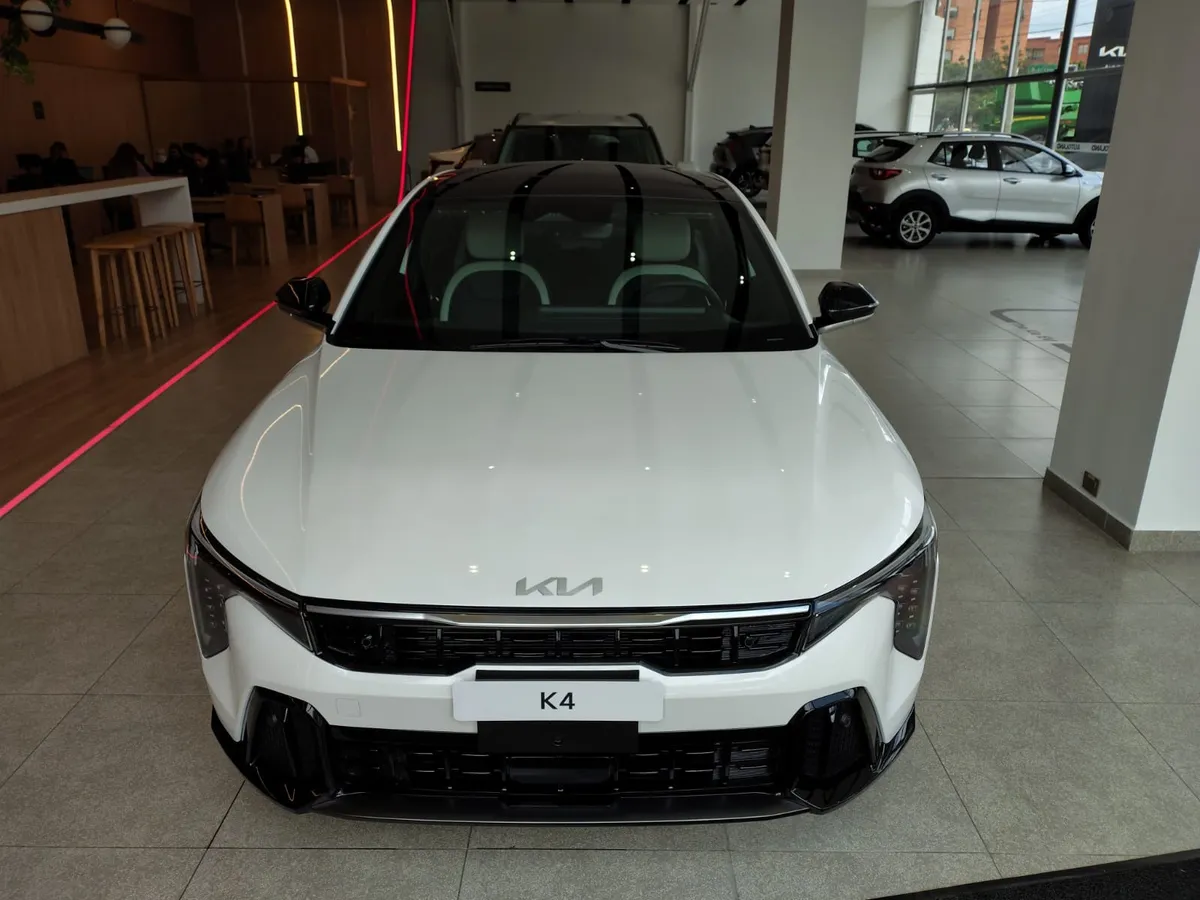 Kia K4 GT Line 2026 Blanco Bogotá