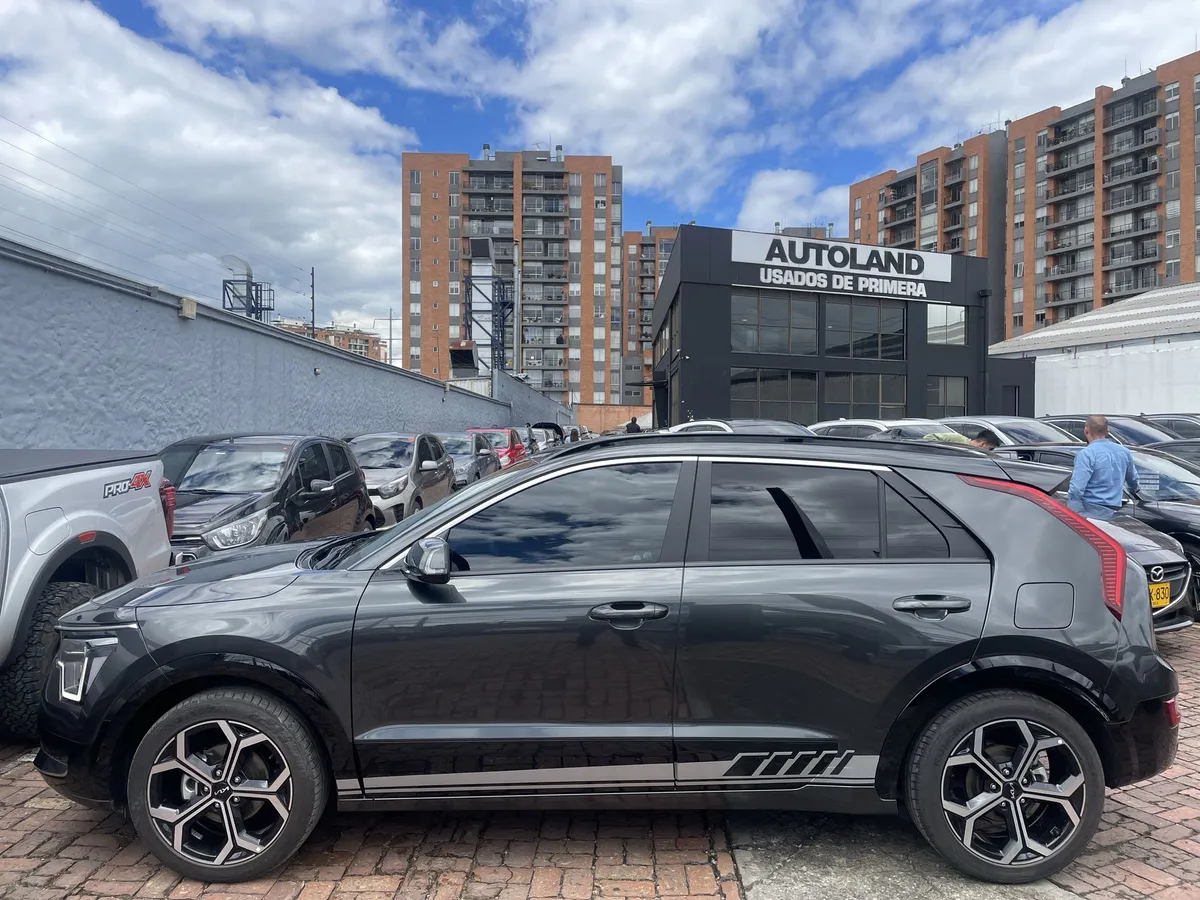 Kia Niro Vibrant 2025 Gris Bogotá