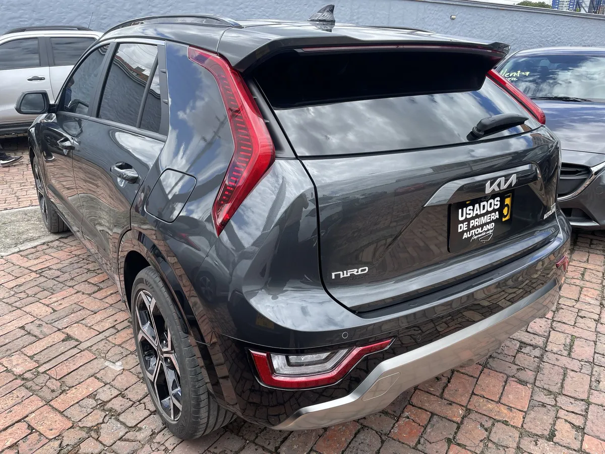 Kia Niro Vibrant 2025 Gris Bogotá