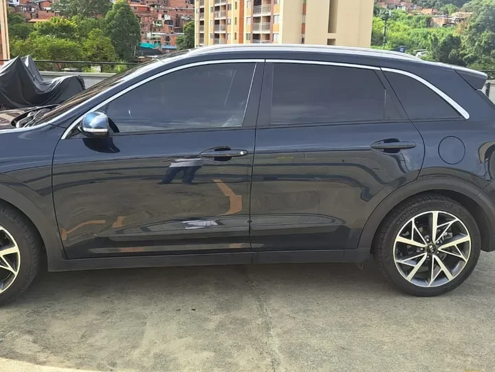 Kia Niro 1.6 Zenith Híbrida 2020 Azul7