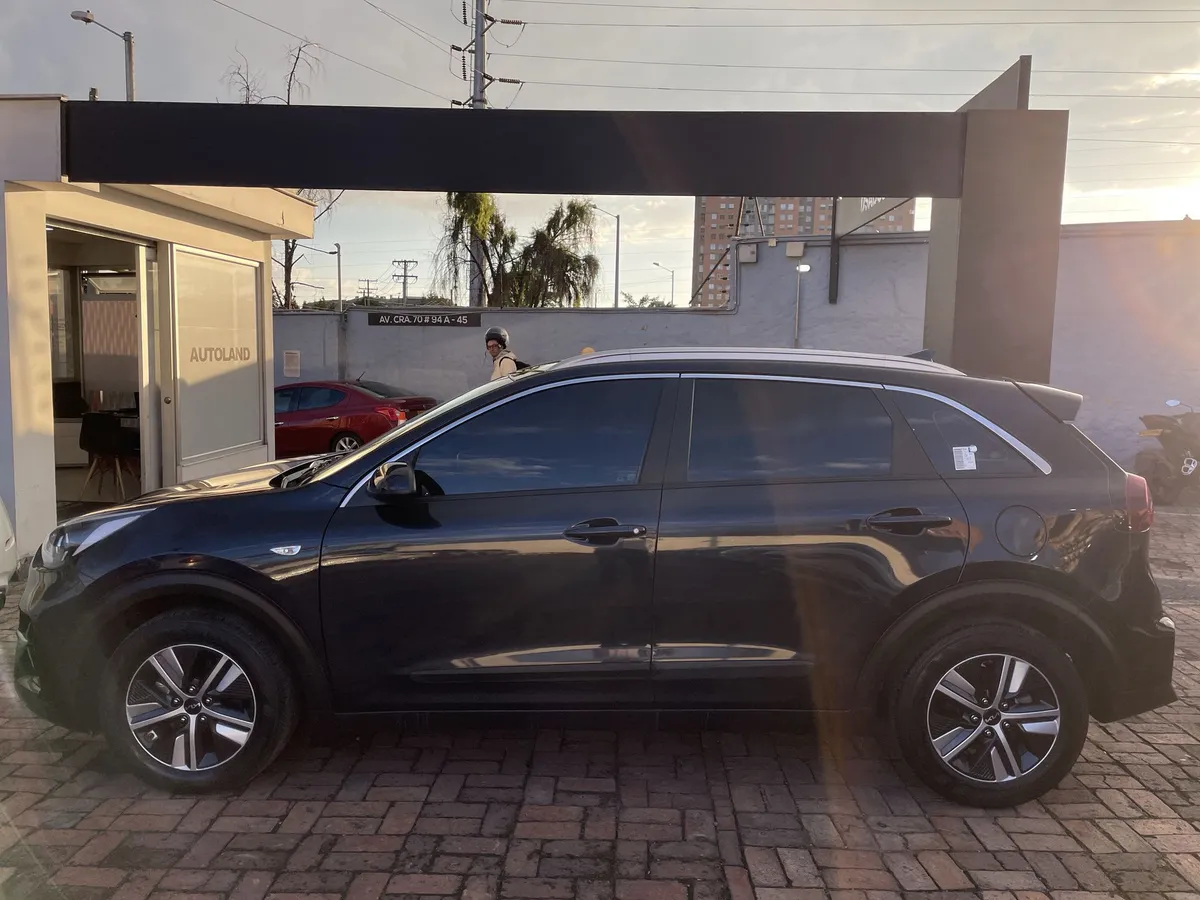 Kia Niro Vibrant 2023 Negro Bogotá