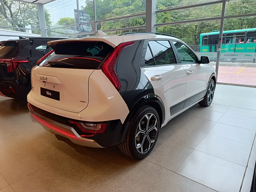Kia Niro Zenith 2026 Blanco Medellín