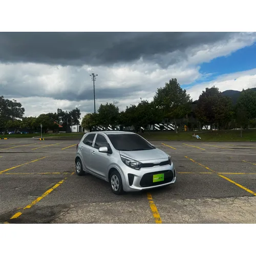 Kia Picanto Emotion 2023 Plateado Bogotá