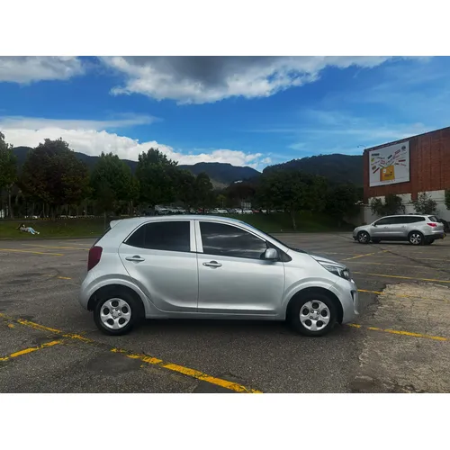 Kia Picanto Emotion 2023 Plateado Bogotá