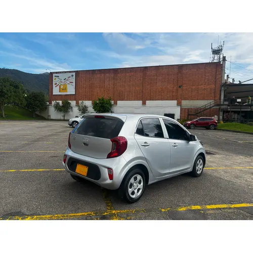 Kia Picanto Emotion 2023 Plateado Bogotá