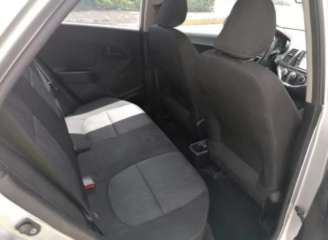 Kia Picanto 1.0 Ion Plateado Año 2013