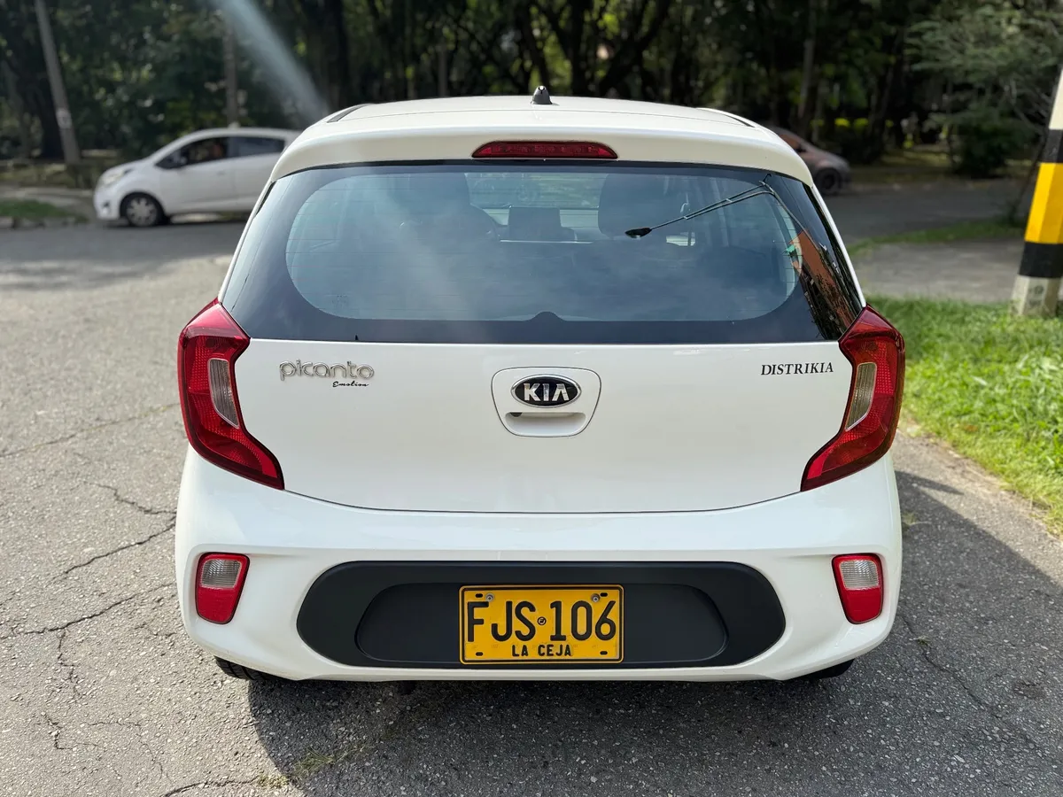 Kia Picanto Emotion 2021 Blanco Itagüí