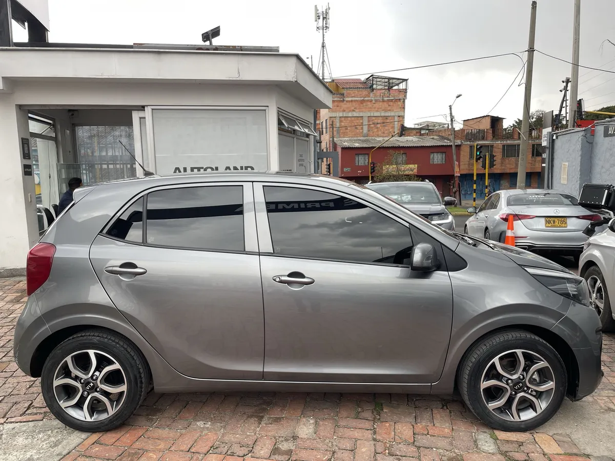 Kia Picanto Zenith 2022 Gris Bogotá