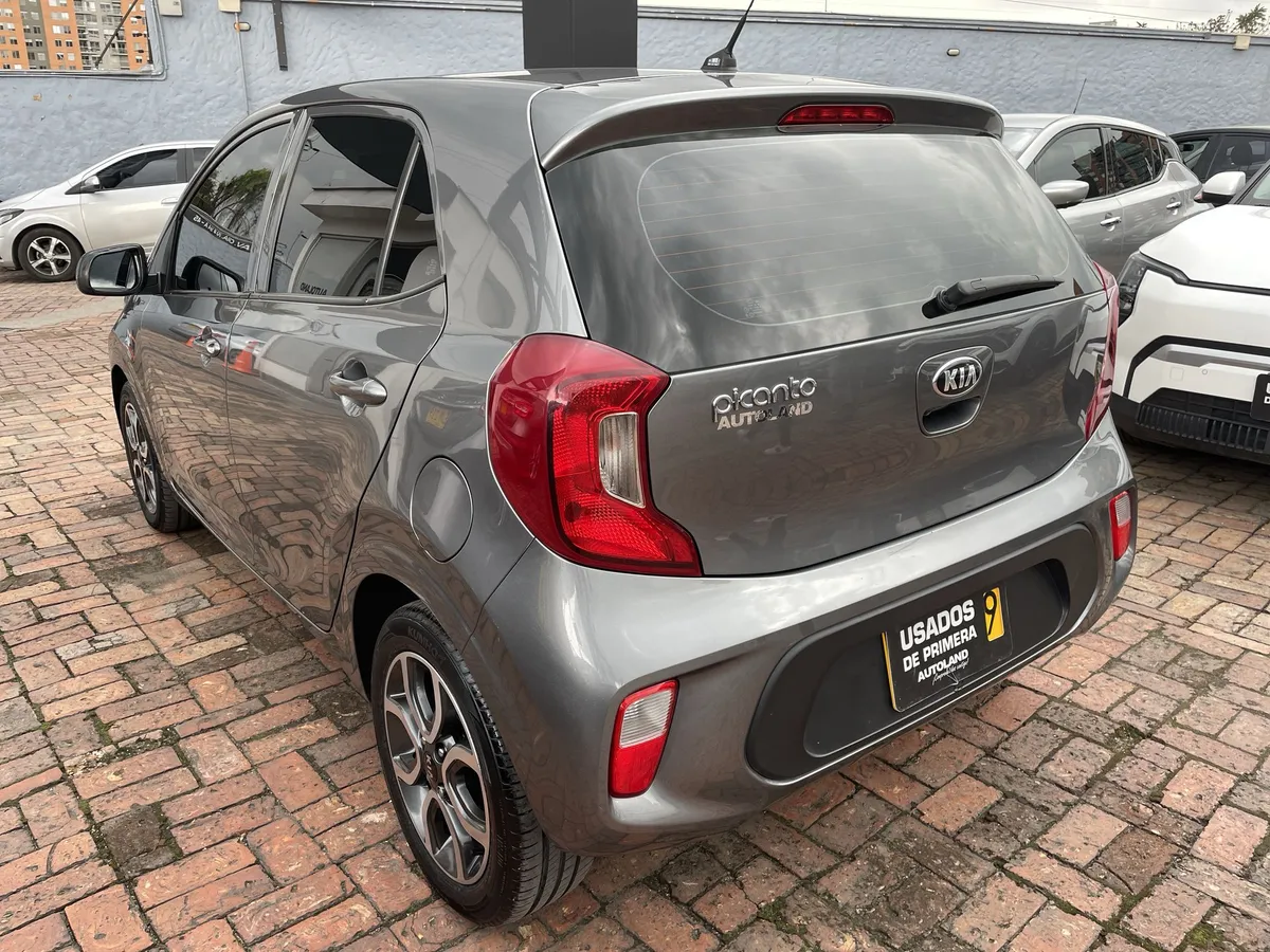 Kia Picanto Zenith 2022 Gris Bogotá