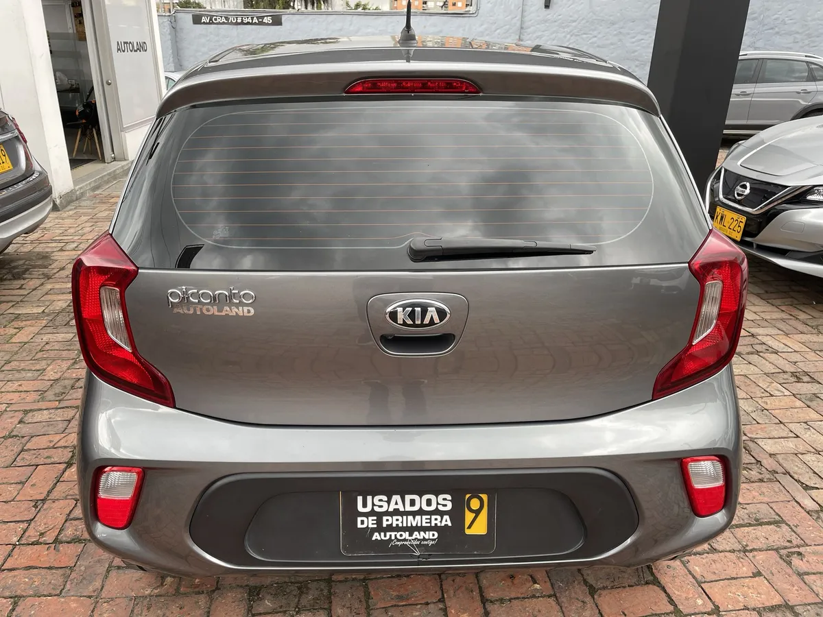 Kia Picanto Zenith 2022 Gris Bogotá