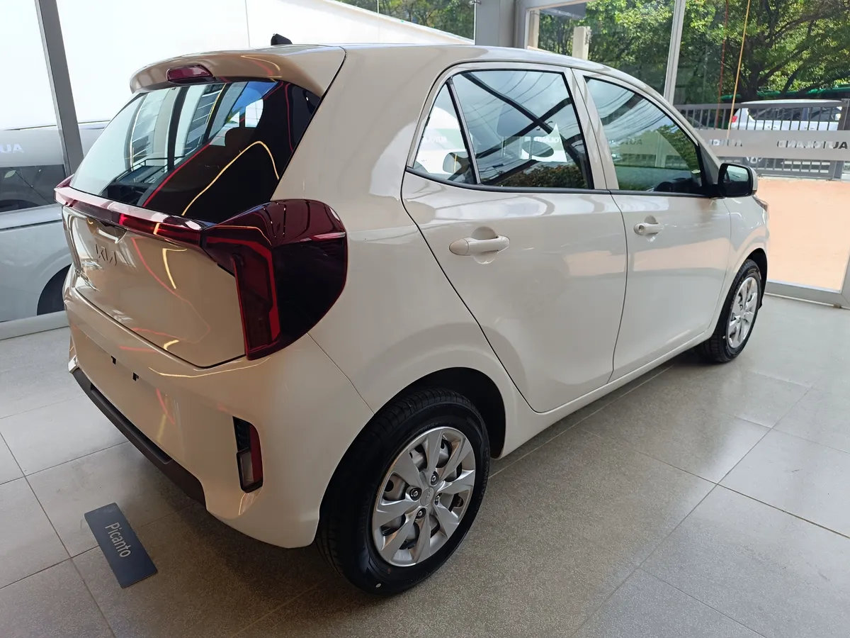 Kia Picanto Vibrant 2026 Blanco Medellín