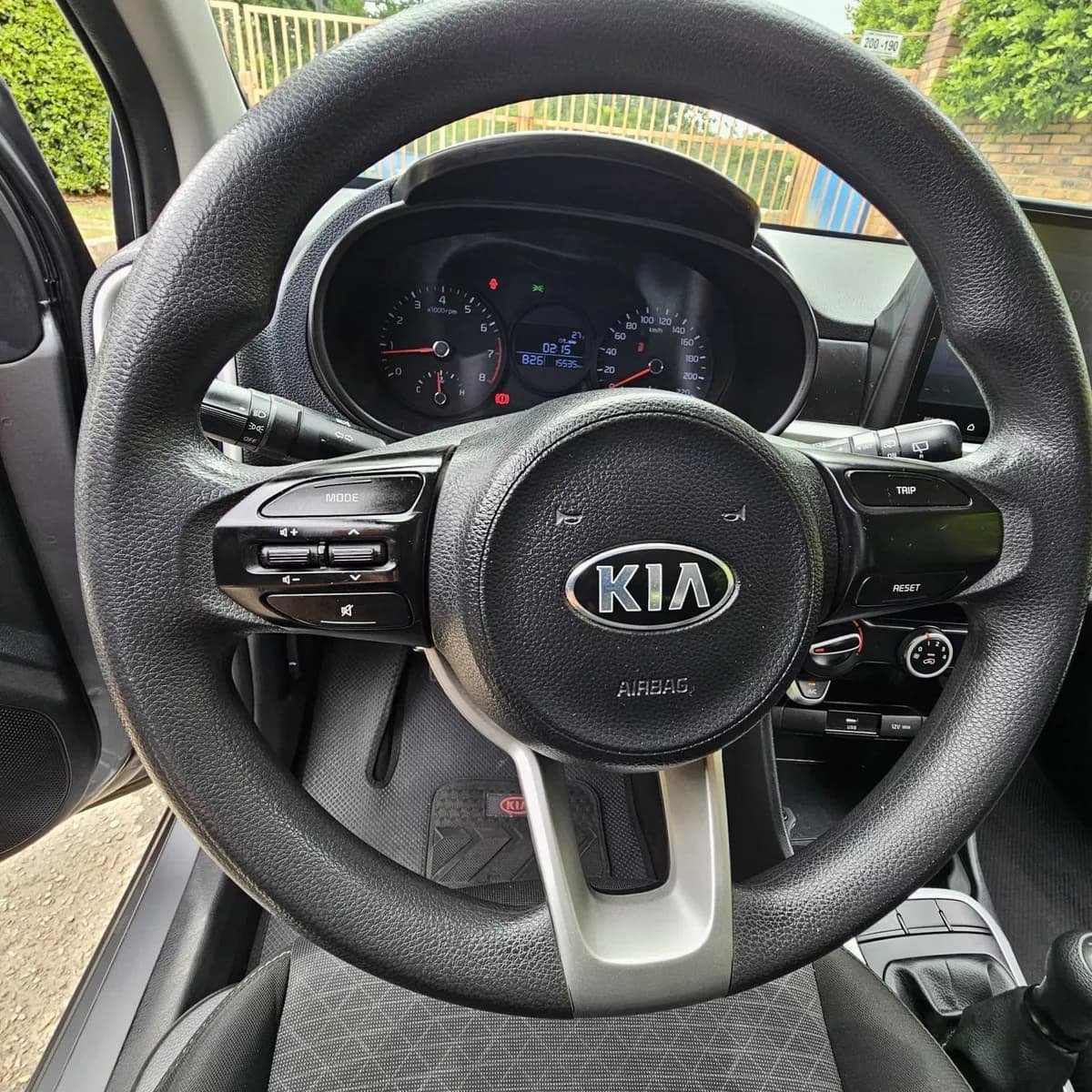 Kia Picanto Zenith Gris 1.2 modelo 2022