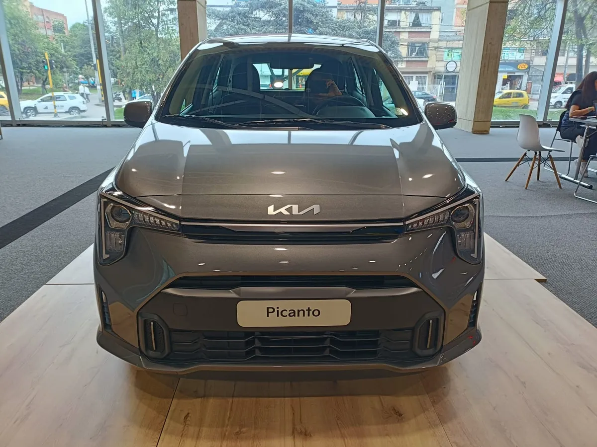 Kia Picanto Zenith 2026 Gris Bogotá
