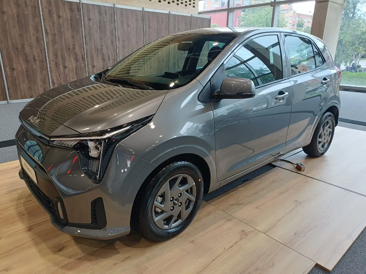 Kia Picanto Zenith 2026 Gris Bogotá