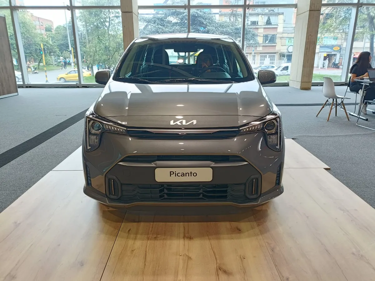 Kia Picanto Zenith 2026 Gris Bogotá