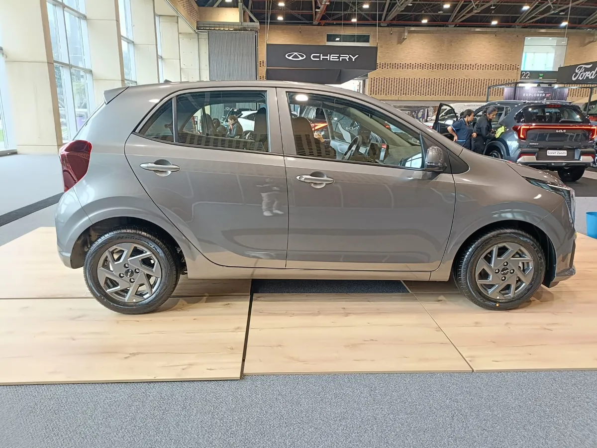 Kia Picanto Zenith 2026 Gris Bogotá