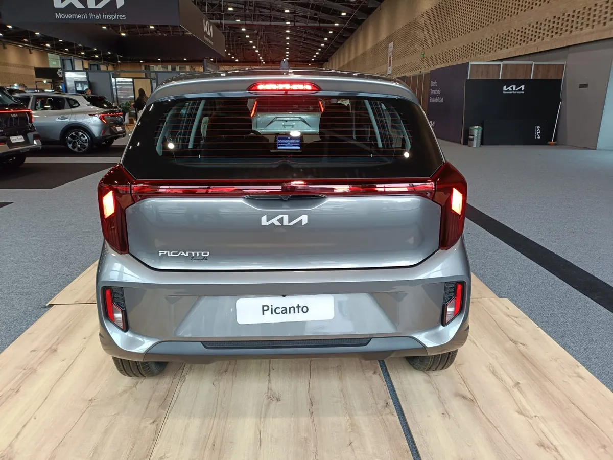 Kia Picanto Zenith 2026 Gris Bogotá