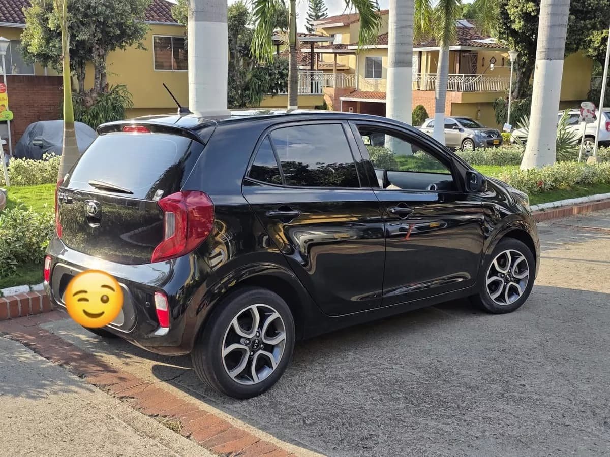 Kia Picanto negro 1.2 Zenith año 2022