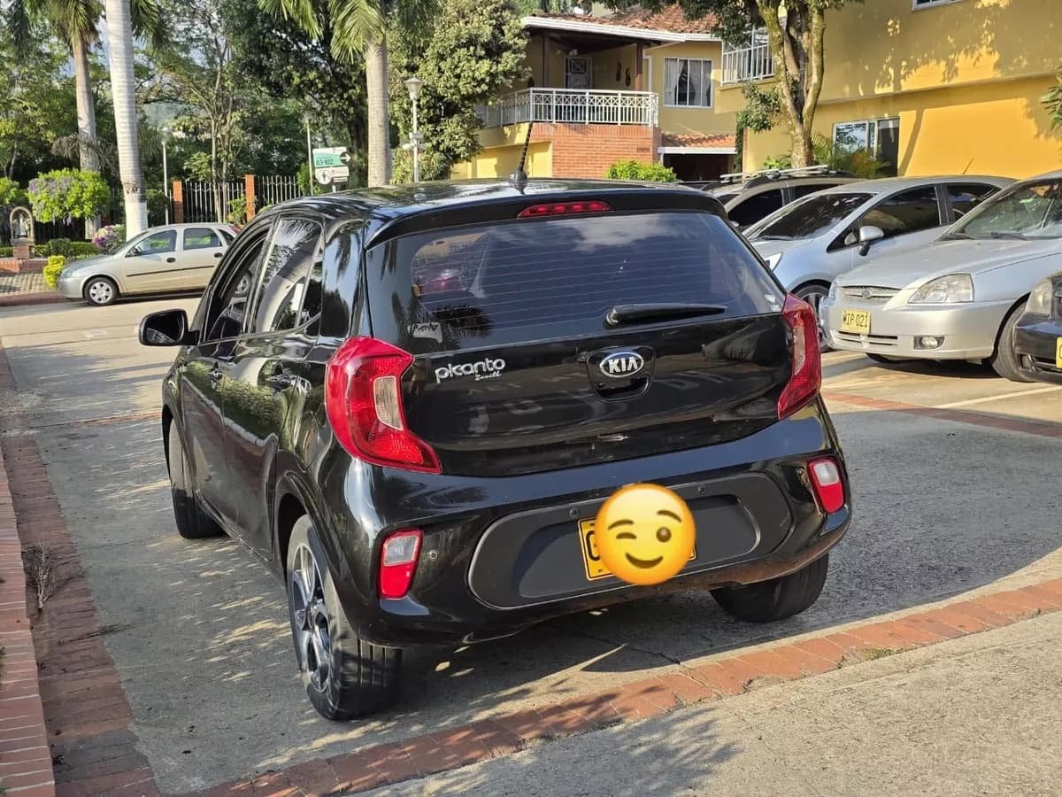Kia Picanto negro 1.2 Zenith año 2022
