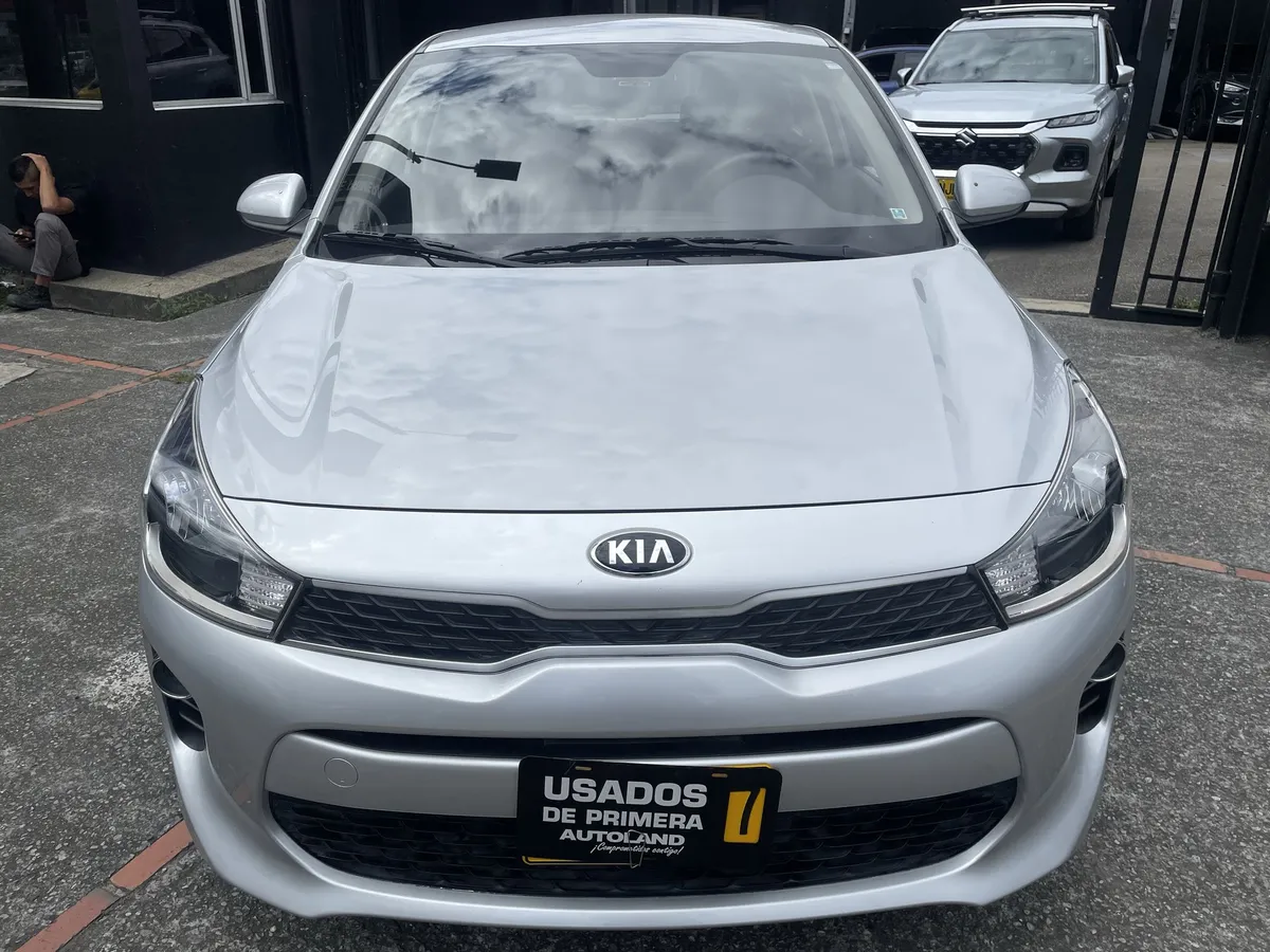 Kia Rio Emotion 2020 Plateado Bogotá