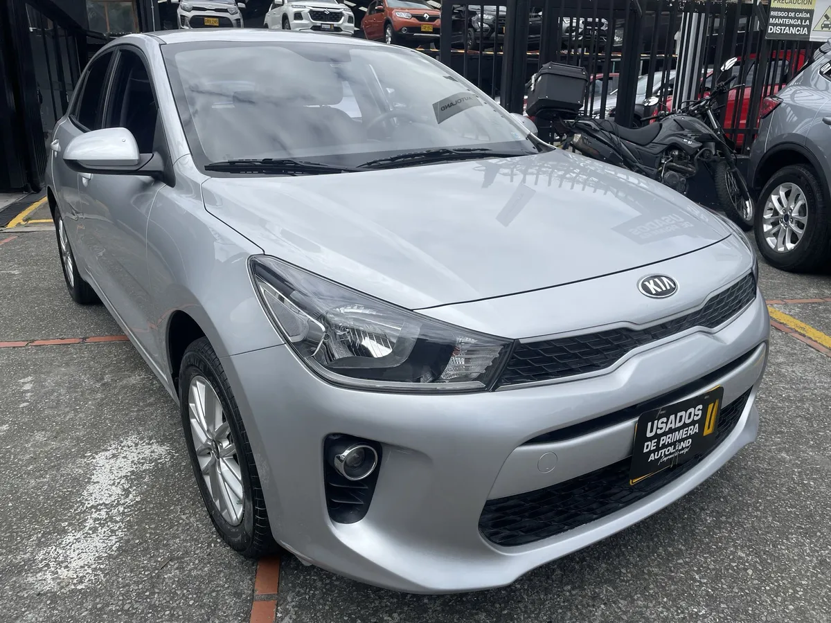 Kia Rio Emotion 2020 Plateado Bogotá