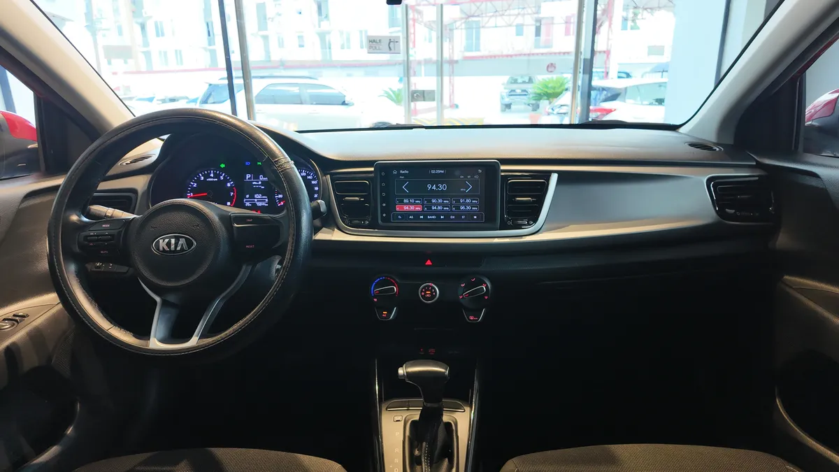 Kia Rio 1.4 Vibrant 2020 rojo9