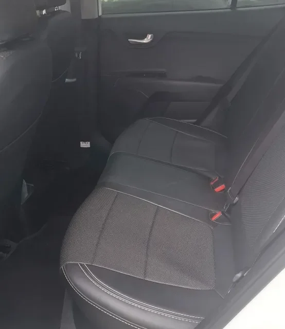 Kia Rio 1.4 Vibrant Sd Mt 2024 blanco10