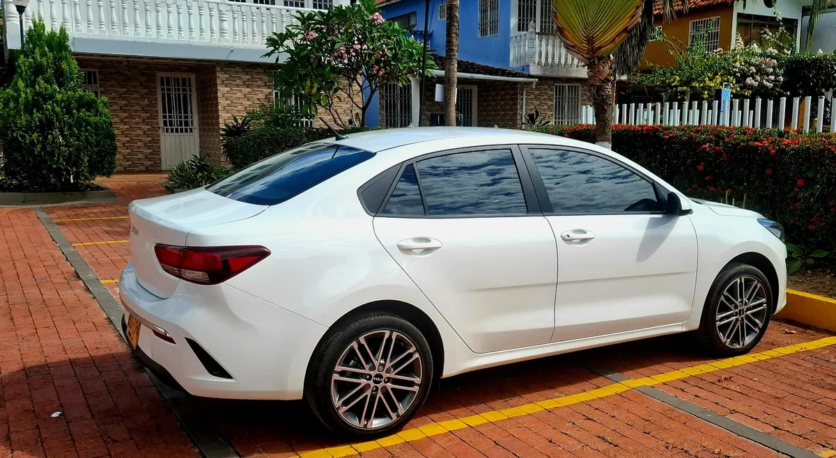Kia Rio Vibrant 2024 Blanco Carmen De Apicalá