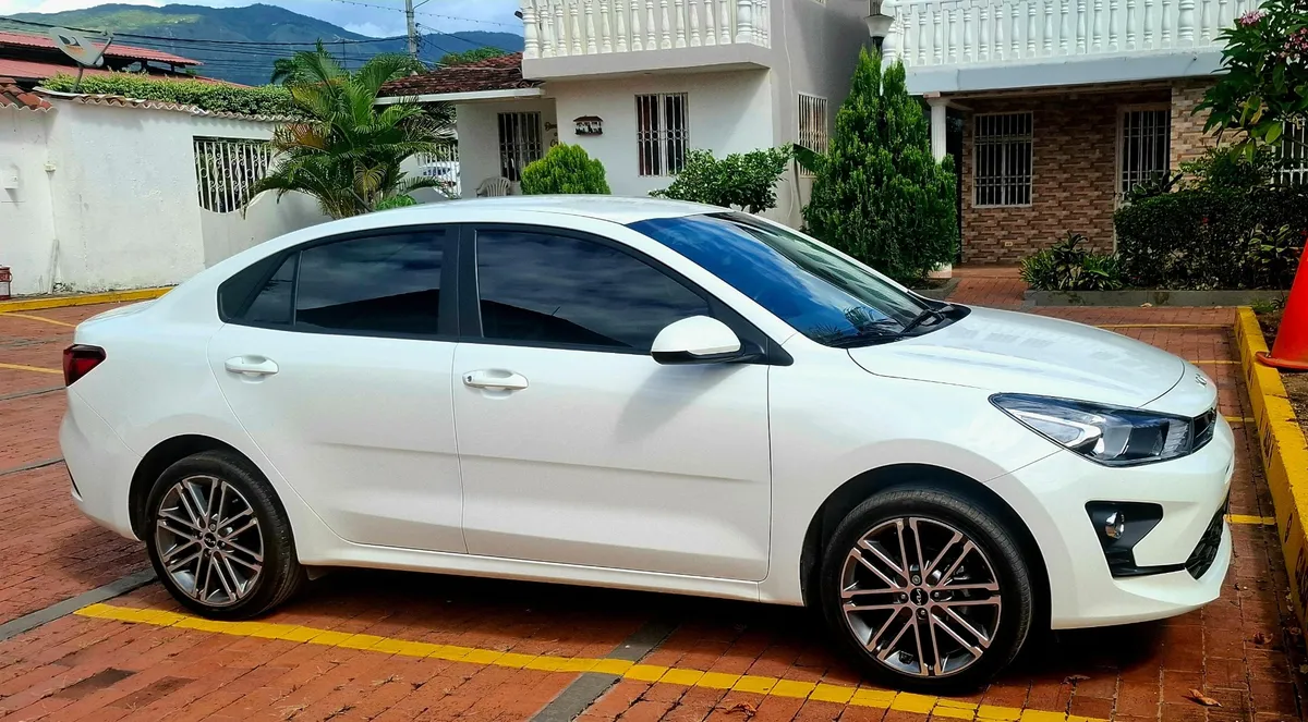 Kia Rio Vibrant 2024 Blanco Carmen De Apicalá