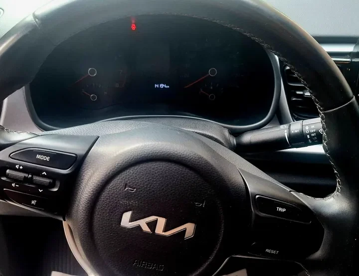 Kia Rio 1.4 Vibrant Sd Mt 2024 blanco8