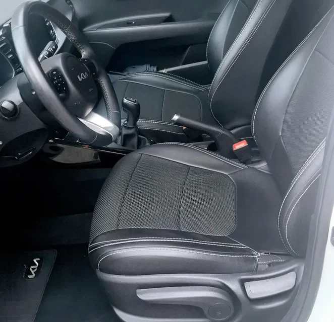 Kia Rio 1.4 Vibrant Sd Mt 2024 blanco9