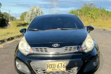 Kia Rio 1.5 año 2015 negro2