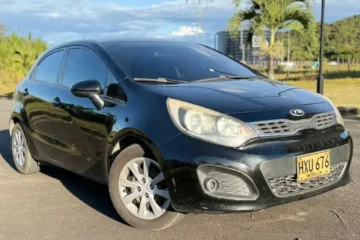 Kia Rio 1.5 año 2015 negro3