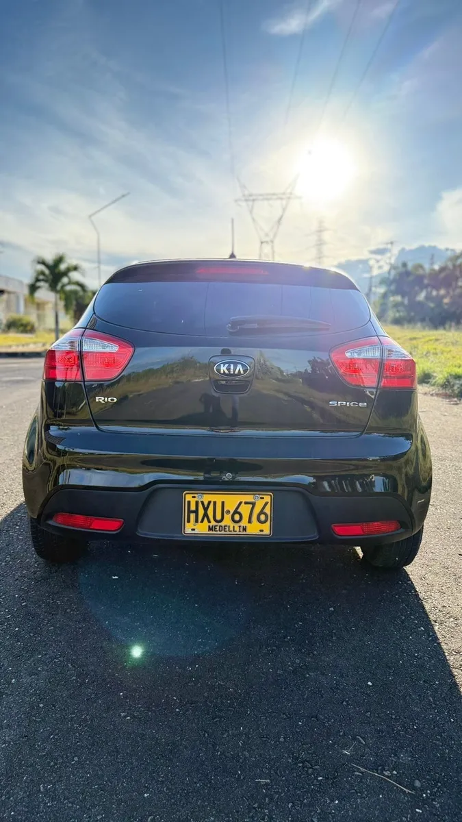 Kia Rio Spice 2015 Negro Ibagué