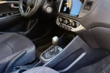 Kia Rio 1.5 año 2015 negro8